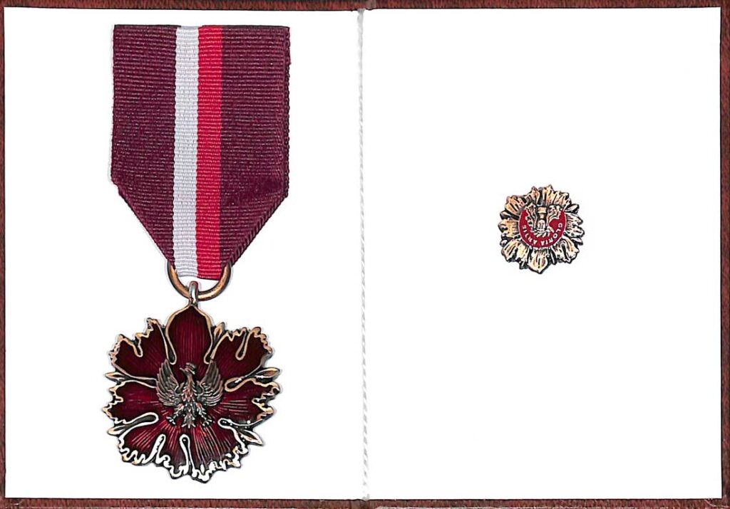 Brązowy Medal "Zasłużony Kulturze Gloria Artis" od Ministra Kultury i Dziedzictwa Narodowego Piotra Glińskiego